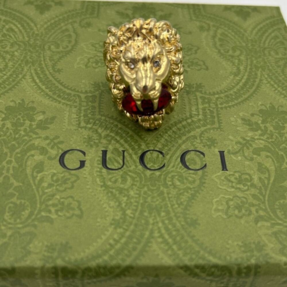 Unisex Gucci, Lionhead motif gold tone with red crystal size 8.5 made in Italy